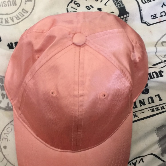 I’m selling this hat open to offers - Picture 2 of 4